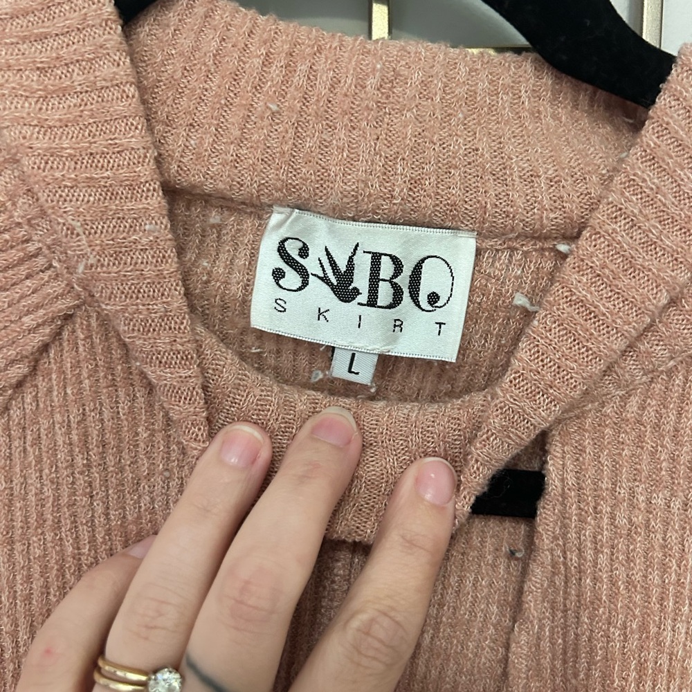 SABO SKIRT Women's Pink Sweater